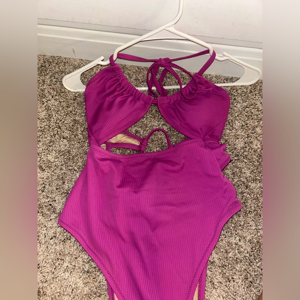 NEVER WORN Fushia Small Burlignton One Piece Bathing Suit, Strappy